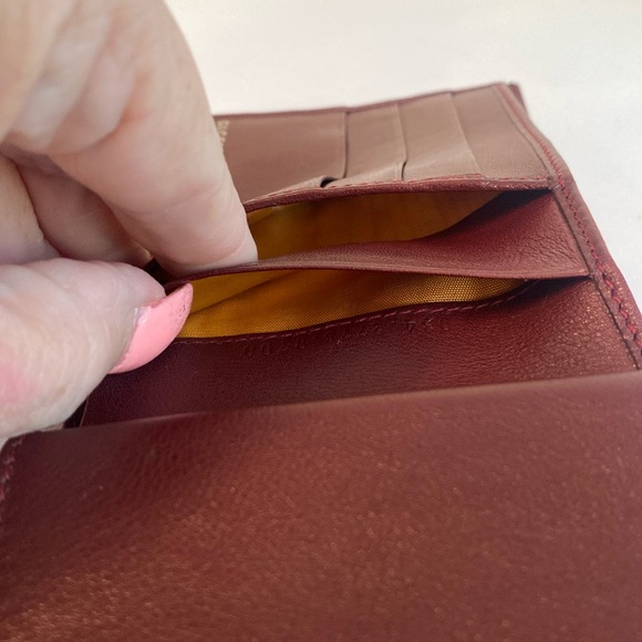 Gucci • Bordeaux Leather Wallet *Unisex* - Picture 9 of 17